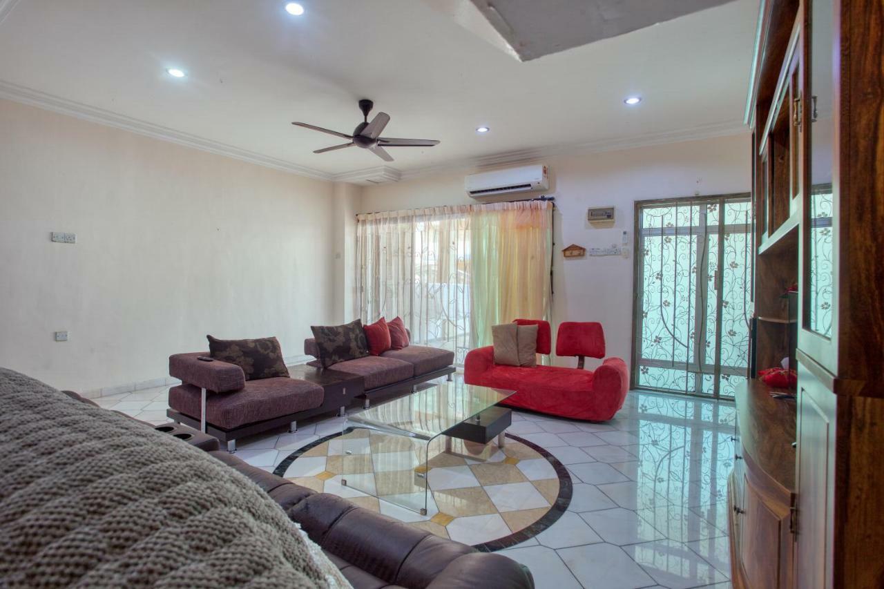 איפוה Gunung View Homestay 10 To 12 Pax Near Sunway Tambun מראה חיצוני תמונה