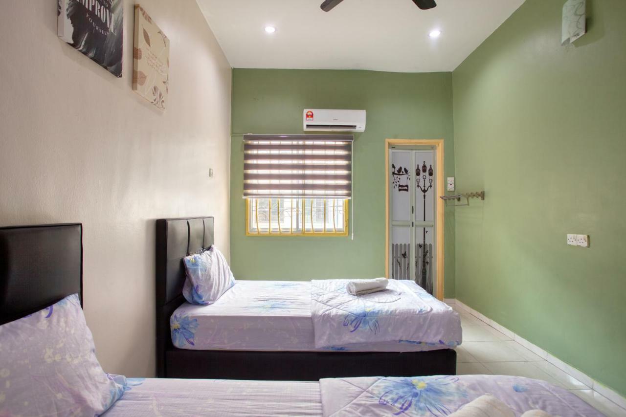 איפוה Gunung View Homestay 10 To 12 Pax Near Sunway Tambun מראה חיצוני תמונה