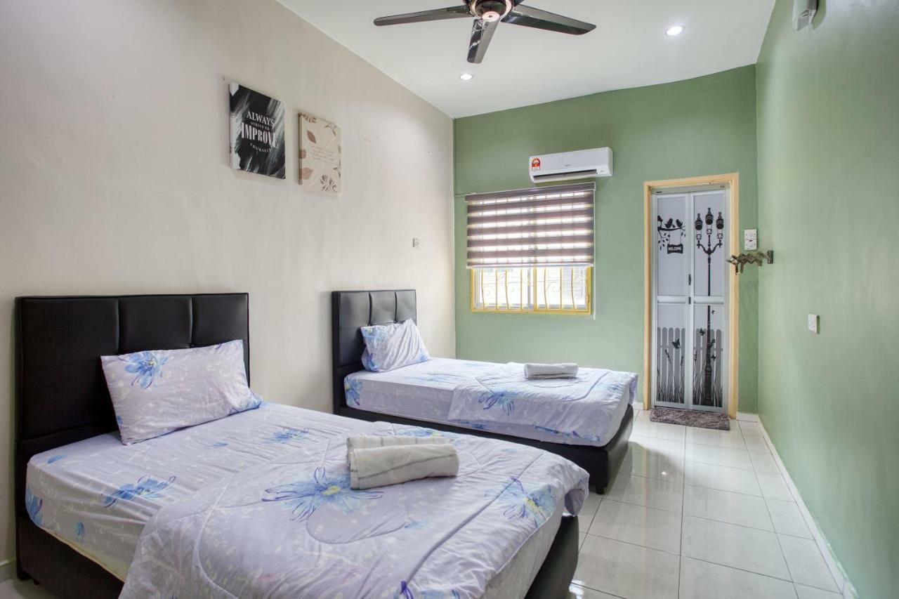 איפוה Gunung View Homestay 10 To 12 Pax Near Sunway Tambun מראה חיצוני תמונה